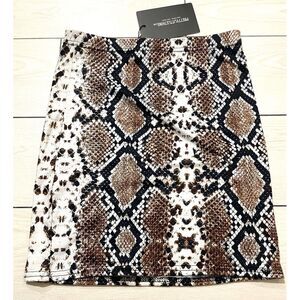 Pretty Little Thing NWT Cloressa Snake Print Mini Skirt Size 4‎
